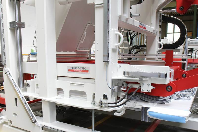 csm_hessgroup-concrete-block-machine-rh2000-table-plate-lifting-device_dfca8d8c80