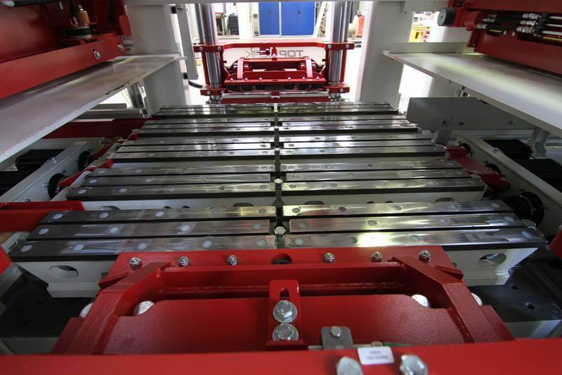 csm_hessgroup-concrete-block-machine-rh2000-vibration-table_d38c954620